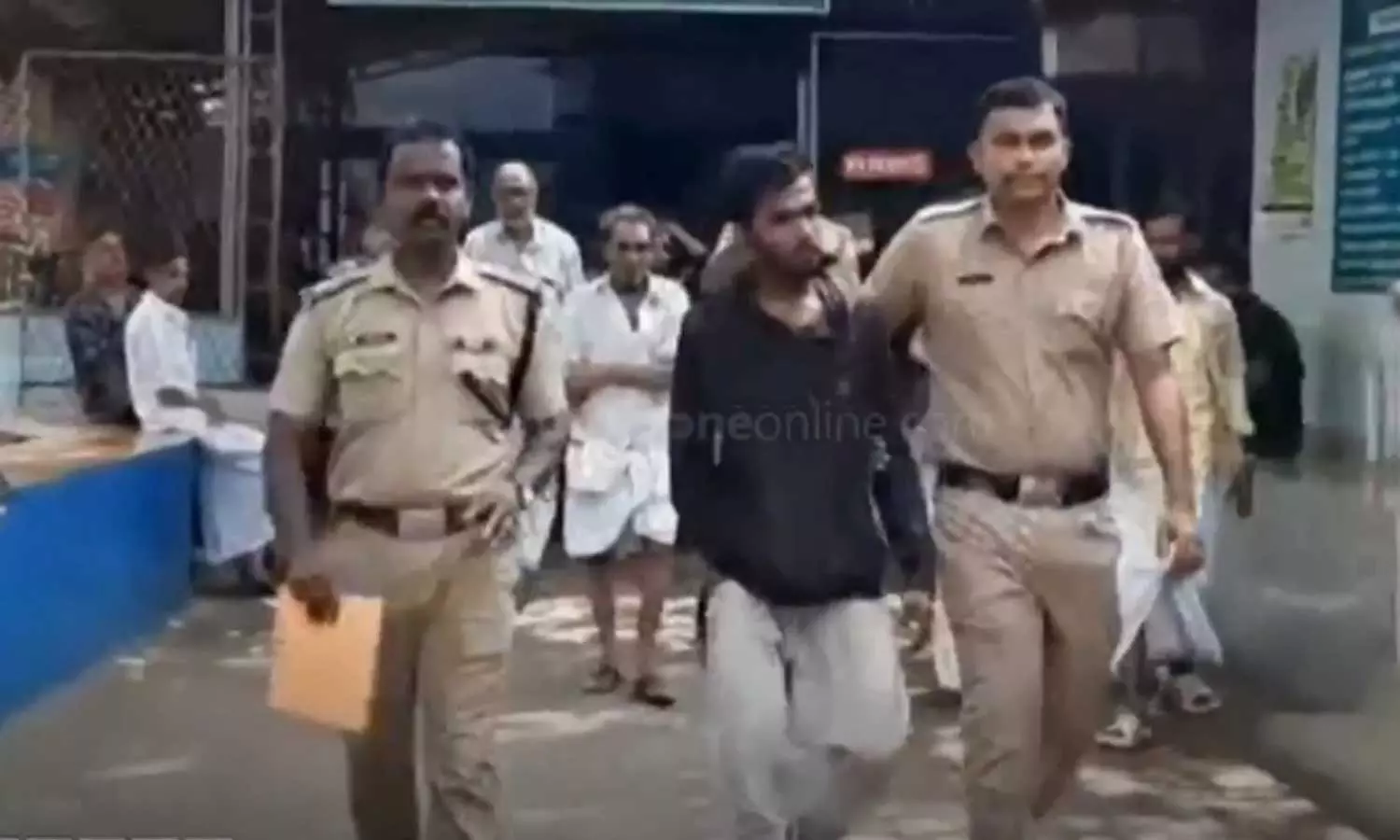 തലച്ചോര് ഇളകിയ നിലയില്; കാളികാവിലെ രണ്ടര വയസുകാരി നേരിട്ടത് കൊടും ക്രൂരത തലച്ചോര് ഇളകിയ നിലയില്; കാളികാവിലെ രണ്ടര വയസുകാരി നേരിട്ടത് കൊടും ക്രൂരത