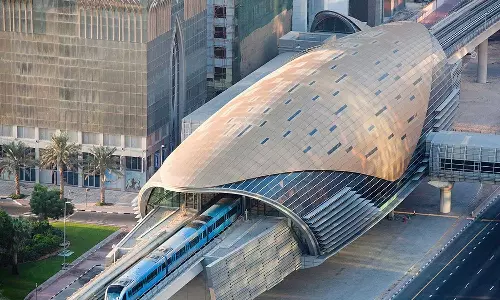 ദുബൈ മെട്രോ സ്റ്റേഷനുകൾ ഇനി ഓഫീസ്; സ്റ്റേഷനിലിരുന്ന് ജോലികൾ പൂർത്തിയാക്കാം