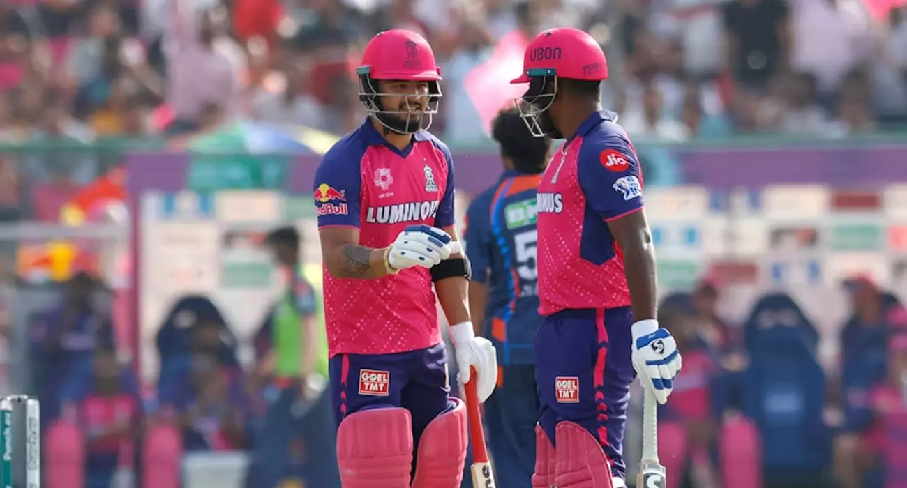 സഞ്ജു ഭയ്യാ ഞാനൊന്നു സിക്സറടിക്കട്ടെ; റിയാന് പരാഗിന്റെ ഇന്നിങ്സ് മാറ്റിമറിച്ചത് ഇങ്ങനെ സഞ്ജു ഭയ്യാ ഞാനൊന്നു സിക്സറടിക്കട്ടെ; റിയാന് പരാഗിന്റെ ഇന്നിങ്സ് മാറ്റിമറിച്ചത് ഇങ്ങനെ