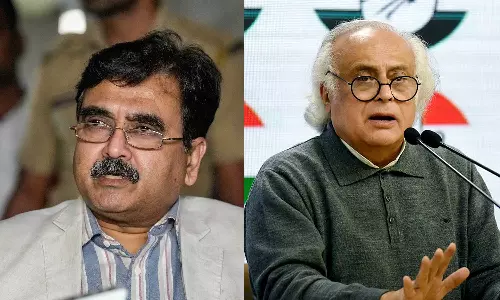 ഗാന്ധിയേയോ ഗോഡ്‌സെയോ തിരഞ്ഞെടുക്കാന്‍ കഴിയില്ല : ബിജെപി സ്ഥാനാര്‍ഥി അഭിജിത് ഗംഗോപാധ്യായയുടെ പരാമര്‍ശം വിവാദത്തില്‍