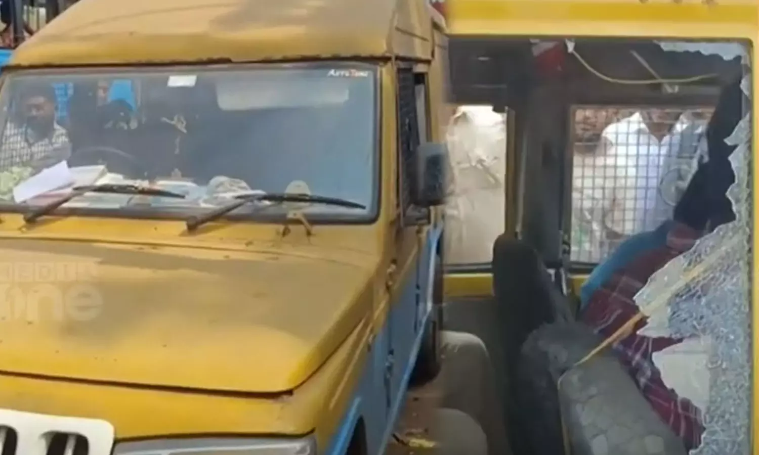 കാസർകോട്ട് എ.ടി.എമ്മിൽ നിറക്കാൻ കൊണ്ടുവന്ന 50 ലക്ഷം രൂപ കവർന്നു കാസർകോട്ട് എ.ടി.എമ്മിൽ നിറക്കാൻ കൊണ്ടുവന്ന 50 ലക്ഷം രൂപ കവർന്നു