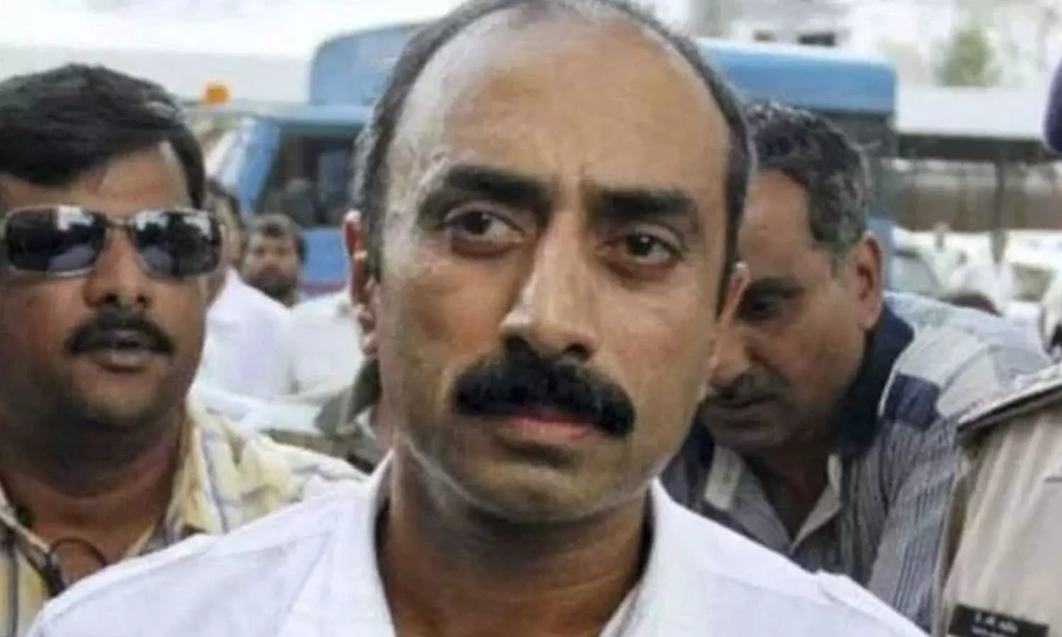 മയക്കുമരുന്ന് പിടികൂടിയ കേസിൽ സഞ്ജീവ് ഭട്ട് കുറ്റക്കാരനെന്ന് കോടതി മയക്കുമരുന്ന് പിടികൂടിയ കേസിൽ സഞ്ജീവ് ഭട്ട് കുറ്റക്കാരനെന്ന് കോടതി