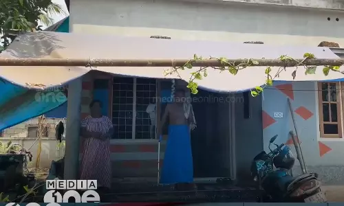 Aluva ,family in Aluva,latest malayalam news,ആലുവ,ജപ്തിഭീഷണി,വീട് ജപ്തി