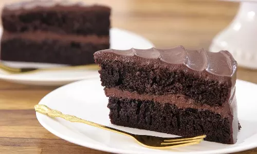 പിറന്നാൾ ദിനത്തിൽ കേക്ക് കഴിച്ചു;   ഭക്ഷ്യവിഷബാധയേറ്റ് പത്ത് വയസുകാരിക്ക് ദാരുണാന്ത്യം