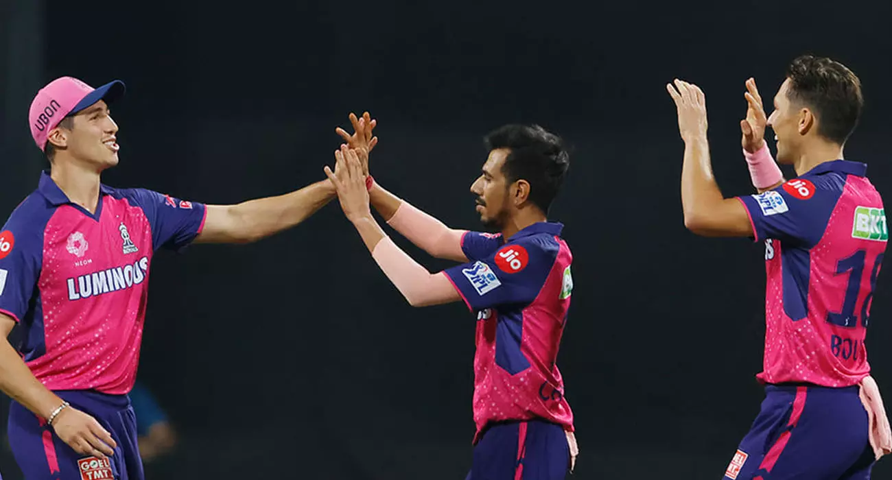 മുംബൈ നട്ടിളക്കി ബോൾട്ട്, ഫിനിഷ് ചെയ്ത് പരാഗ്; രാജസ്ഥാൻ റോയൽസിന് ആറു വിക്കറ്റ് ജയം മുംബൈ നട്ടിളക്കി ബോൾട്ട്, ഫിനിഷ് ചെയ്ത് പരാഗ്; രാജസ്ഥാൻ റോയൽസിന് ആറു വിക്കറ്റ് ജയം