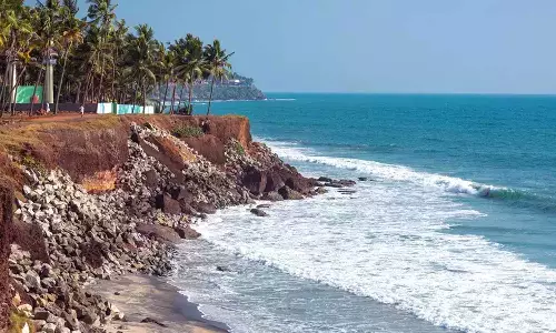 തീരങ്ങളില് ജാഗ്രത വേണം; കടലാക്രമണത്തിനും ഉയർന്ന തിരമാലയ്ക്ക് സാധ്യതയെന്ന് മുന്നറിയിപ്പ് തീരങ്ങളില് ജാഗ്രത വേണം; കടലാക്രമണത്തിനും ഉയർന്ന തിരമാലയ്ക്ക് സാധ്യതയെന്ന് മുന്നറിയിപ്പ്