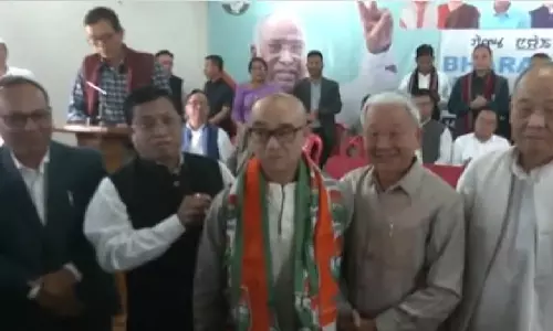 മണിപ്പൂരിൽ ബി.ജെ.പിക്ക് തിരിച്ചടി; മുൻ എം.എൽ.എയടക്കം നാല് നേതാക്കൾ കോൺഗ്രസിൽ ചേർന്നു