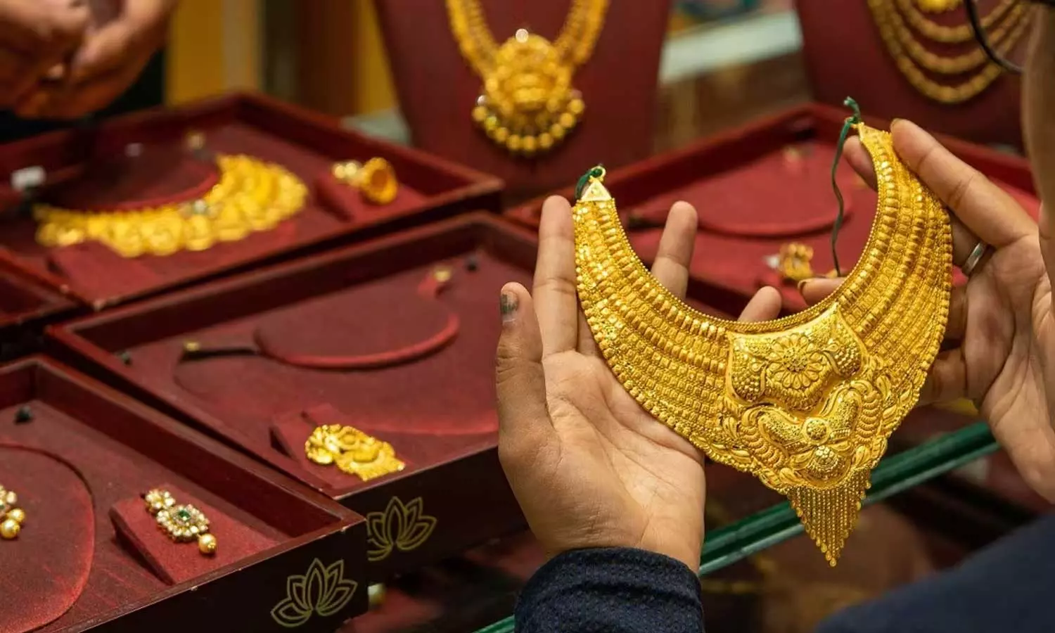 പിടിവിട്ട് സ്വർണവില പിടിവിട്ട് സ്വർണവില