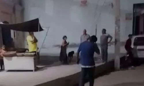 ക്ഷേത്ര പരിസരത്ത് അമ്മക്ക് മകന്റെ ക്രൂരമർദനം; വീഡിയോ പകർത്തി നാട്ടുകാർ,ഒടുവിൽ അറസ്റ്റ്