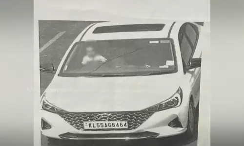 മൂന്ന് വയസുകാരനെ മടിയിലിരുത്തി കാറോടിച്ചു; മലപ്പുറം സ്വദേശിയുടെ ലൈസൻസ് സസ്പെൻഡ് ചെയ്തു