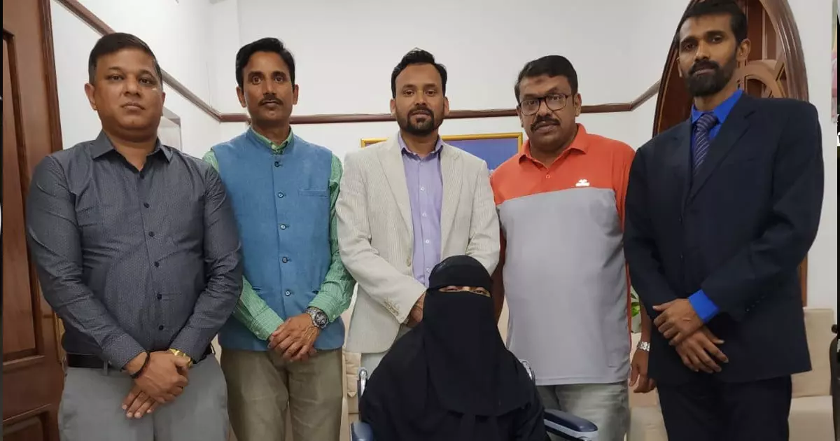 Hajirabi Habib Rahman (60), a native of Mumbai, who could not go home even once in 24 years, came to India. Hajirabi Habib Rahman (60), a native of Mumbai, who could not go home even once in 24 years, came to India.