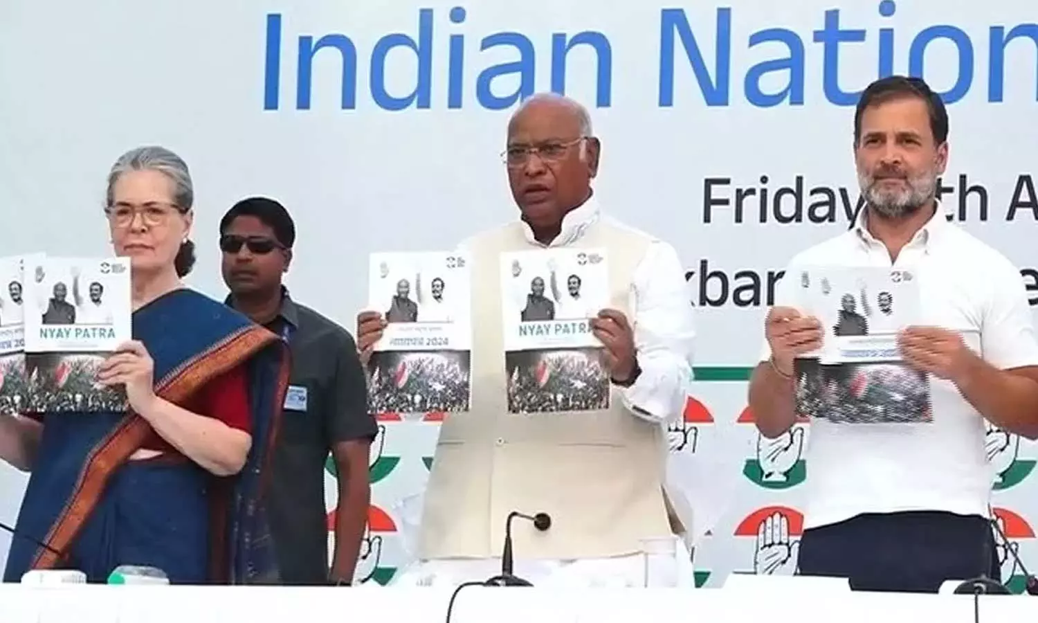 ജാതി സെൻസസ് നടപ്പാക്കും,ന്യൂനപക്ഷങ്ങളുടെ മതവിശ്വാസം സംരക്ഷിക്കും,ജോലികളിൽ 50% വനിതകൾക്ക് നീക്കി വയ്ക്കും - വാഗ്ദാനങ്ങളുമായി കോൺഗ്രസ് പ്രകടന പ​ത്രിക