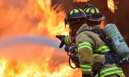 ഷാർജയിൽ താമസസമുച്ചയത്തിലുണ്ടായ തീപിടിത്തത്തിൽ 5 പേർ മരിച്ചു ഷാർജയിൽ താമസസമുച്ചയത്തിലുണ്ടായ തീപിടിത്തത്തിൽ 5 പേർ മരിച്ചു