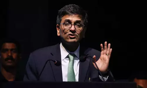 അഭിഭാഷകര്‍ രാഷ്ട്രീയ ചായ്‌വുകള്‍ക്കും വിശ്വാസങ്ങള്‍ക്കും മുകളില്‍ കോടതിയെയും ഭരണഘടനയെയും പ്രതിഷ്ഠിക്കണം: ചീഫ് ജസ്റ്റിസ് ഡി വൈ ചന്ദ്രചൂഢ്