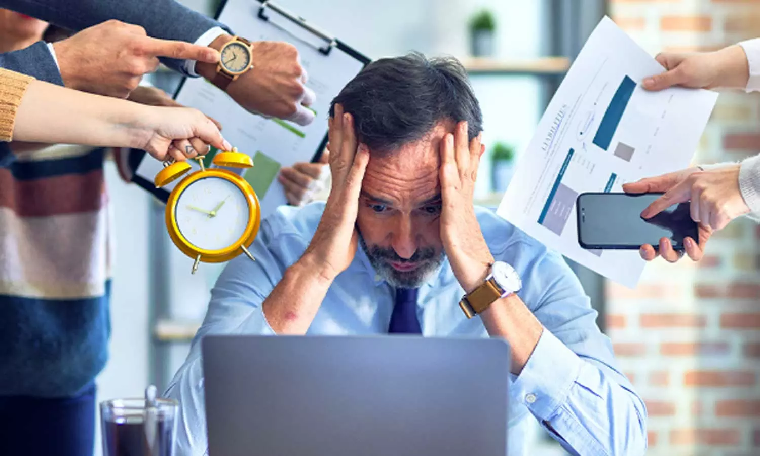 ജോലിസമ്മർദം; മേലധികാരിയെ ഗുണ്ടകളെ  വിട്ട് മർദിച്ച് സഹപ്രവർത്തകർ