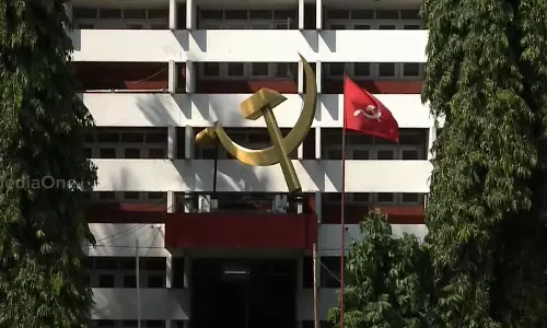 പാർട്ടി അക്കൗണ്ട് മരവിപ്പിച്ച നടപടി; നിയമപോരാട്ടത്തിനൊപ്പം രാഷ്ട്രീയ പ്രതിരോധം തീർക്കാൻ സി.പി.എം