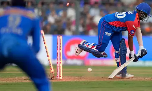 എന്തൊരു യോർക്കർ; മുംബൈ-ഡൽഹി മത്സരം മാറ്റിമറിച്ച ബുംറയുടെ അത്യുഗ്രൻ ബൗളിങ്-വീഡിയോ