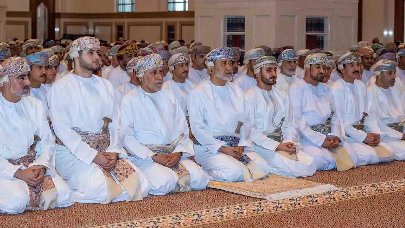 ഒമാൻ ഭരണാധികാരി ചെറിയ പെരുന്നാൾ നമസ്കാരത്തിൽ പങ്കെടുത്തു. ഒമാൻ ഭരണാധികാരി ചെറിയ പെരുന്നാൾ നമസ്കാരത്തിൽ പങ്കെടുത്തു.