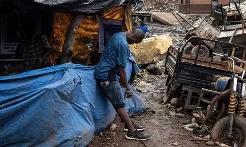 ലഹരിമരുന്നിലെ പ്രധാന ചേരുവ മനുഷ്യന്റെ അസ്ഥി;  ശവക്കുഴികൾ മാന്തി യുവാക്കൾ;  സിയേറ ലിയോണിൽ അടിയന്തരാവസ്ഥ