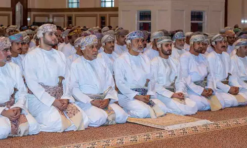 ഒമാൻ ഭരണാധികാരി ചെറിയ പെരുന്നാൾ നമസ്‌കാരത്തിൽ പങ്കെടുത്തു.