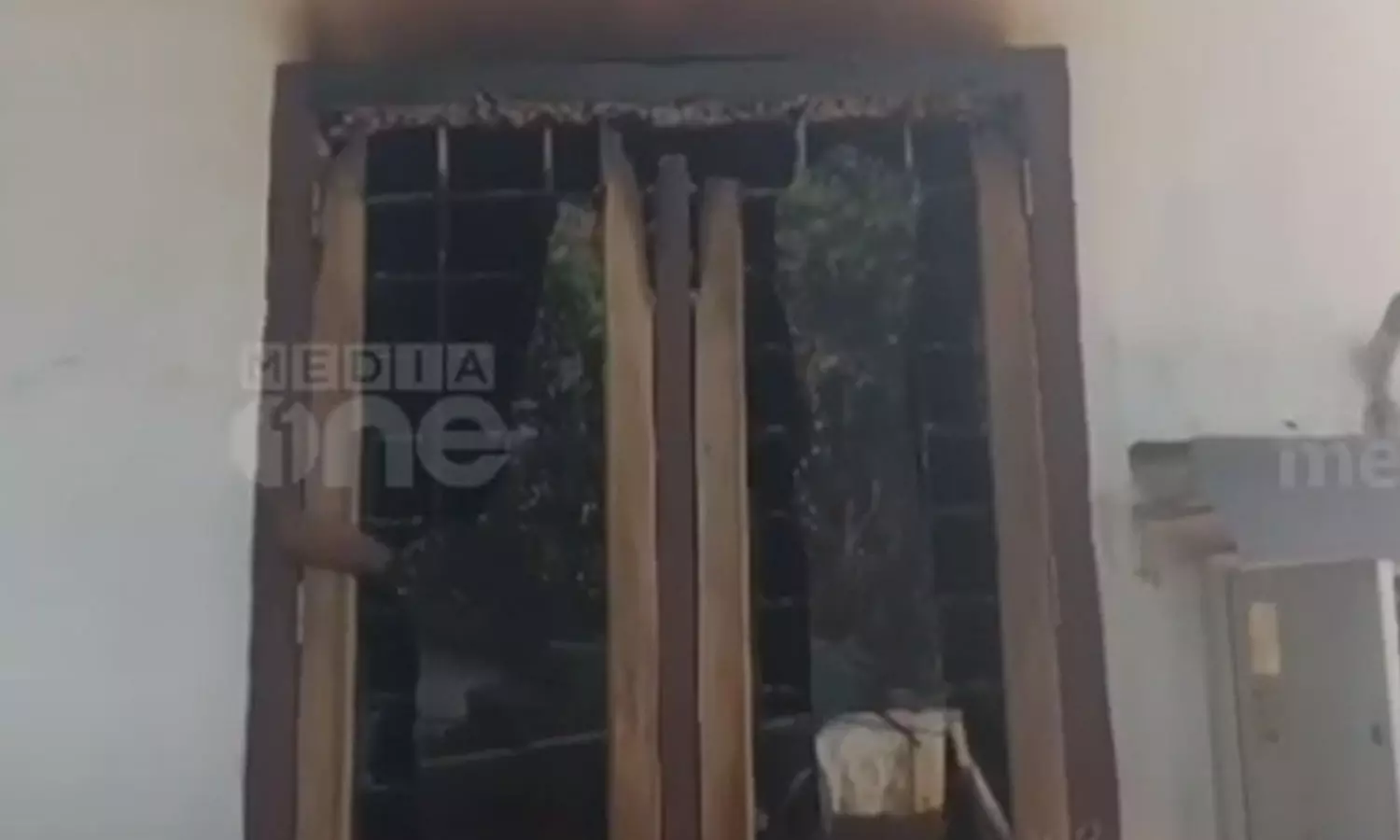 വൃദ്ധദമ്പതികൾ വീടിനുള്ളിൽ മരിച്ചനിലയിൽ; ഗ്യാസ് സിലിണ്ടർ പൊട്ടിത്തെറിച്ചെന്ന് സംശയം വൃദ്ധദമ്പതികൾ വീടിനുള്ളിൽ മരിച്ചനിലയിൽ; ഗ്യാസ് സിലിണ്ടർ പൊട്ടിത്തെറിച്ചെന്ന് സംശയം