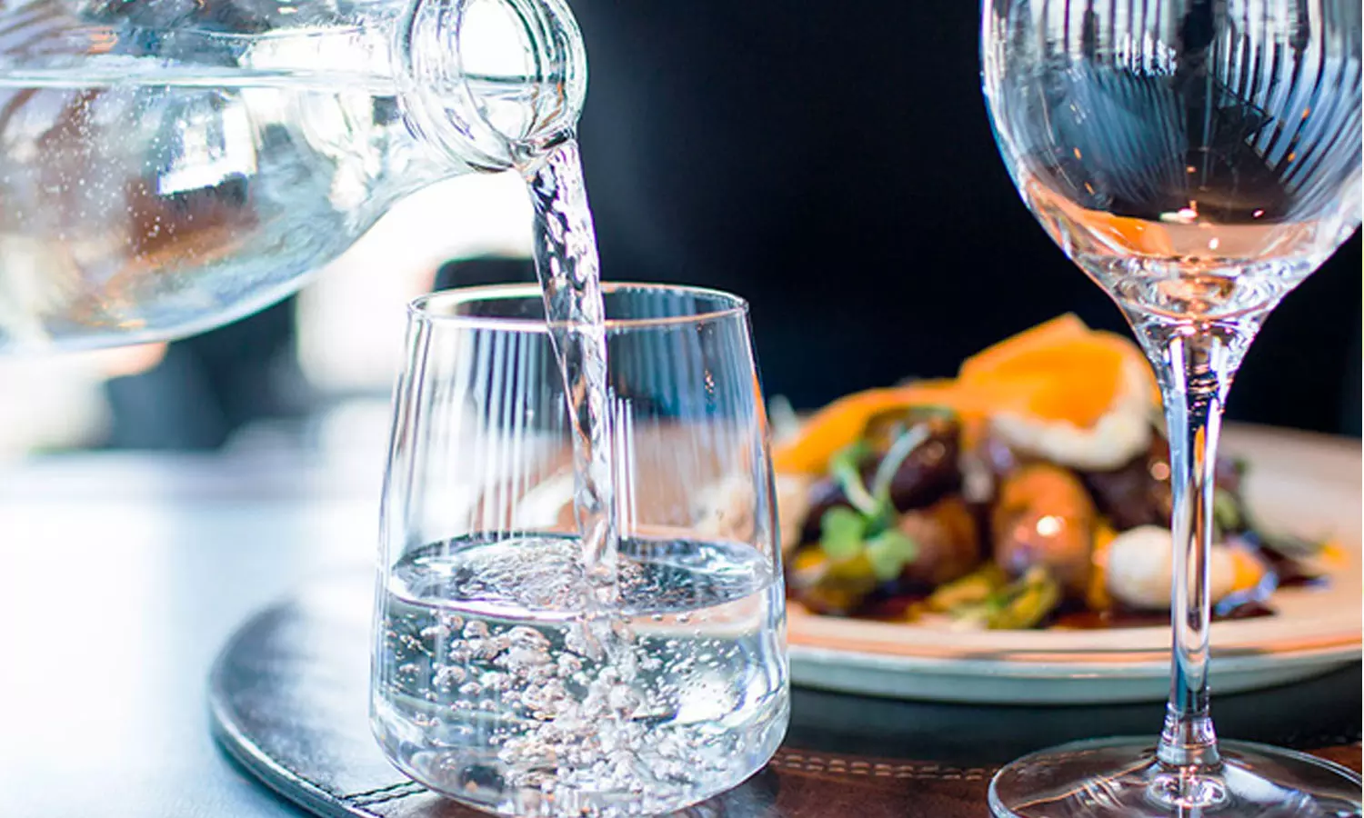 ഭക്ഷണം കഴിക്കുമ്പോൾ സൗജന്യമായി കുടിവെള്ളം നൽകിയില്ല; ഉപഭോക്താവിന് 5000 രൂപ നഷ്ടപരിഹാരം നല്‍കാന്‍ ഉത്തരവ്