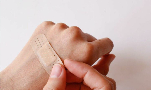 cancer-causing toxic,Bandages ,PFAS,Forever Chemicals,polyfluorinated substances, health news,ബാന്‍ഡ് എയ്ഡ്സ്,പി.എഫ്.എ.എസ് ,പോളിഫ്‌ലൂറിനേറ്റഡ് ,