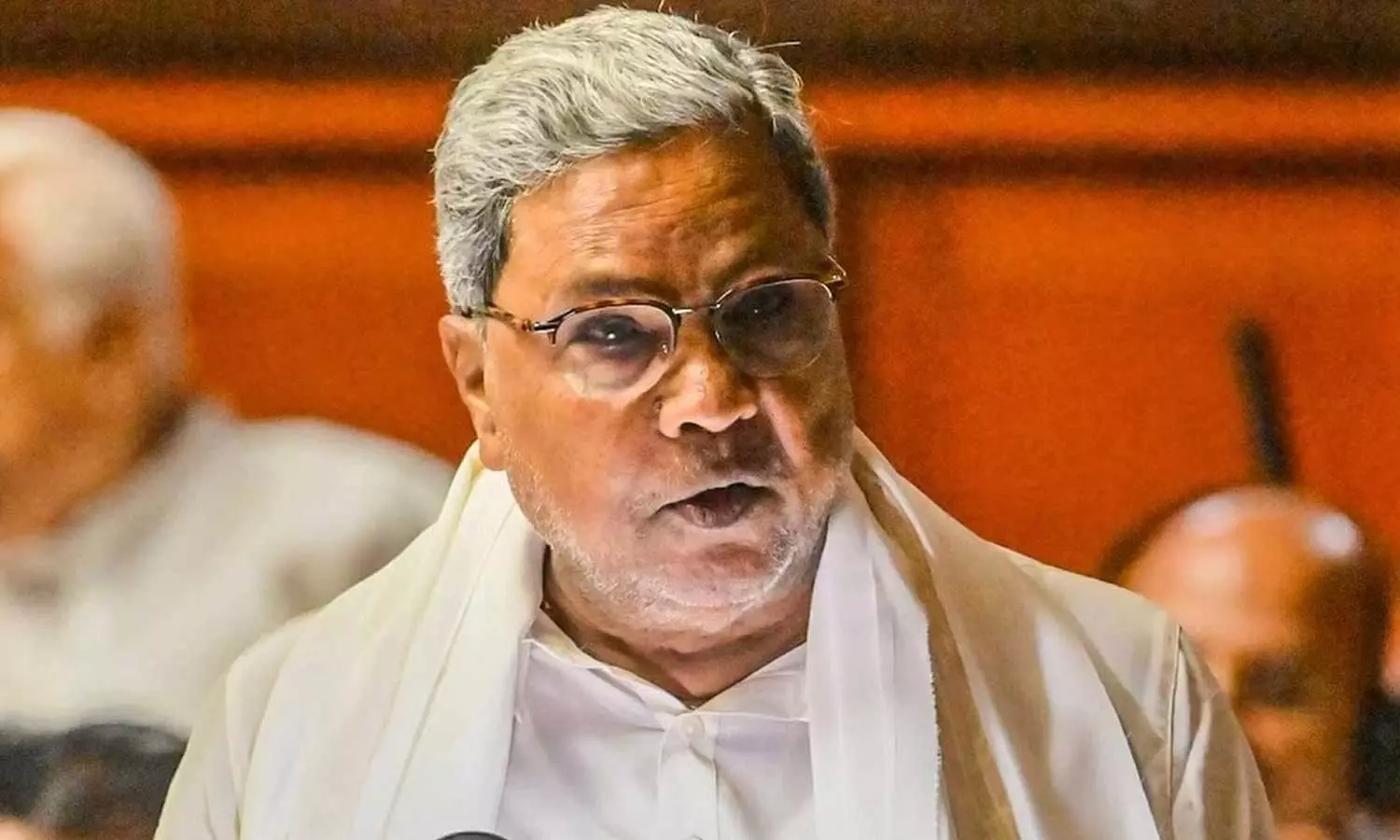 ബി.ജെ.പിയിൽ ചേരാൻ ഓഫർ 50 കോടി; കർണാടകയിൽ ഓപ്പറേഷൻ താമരയെന്ന് സിദ്ധരാമയ്യ ബി.ജെ.പിയിൽ ചേരാൻ ഓഫർ 50 കോടി; കർണാടകയിൽ ഓപ്പറേഷൻ താമരയെന്ന് സിദ്ധരാമയ്യ