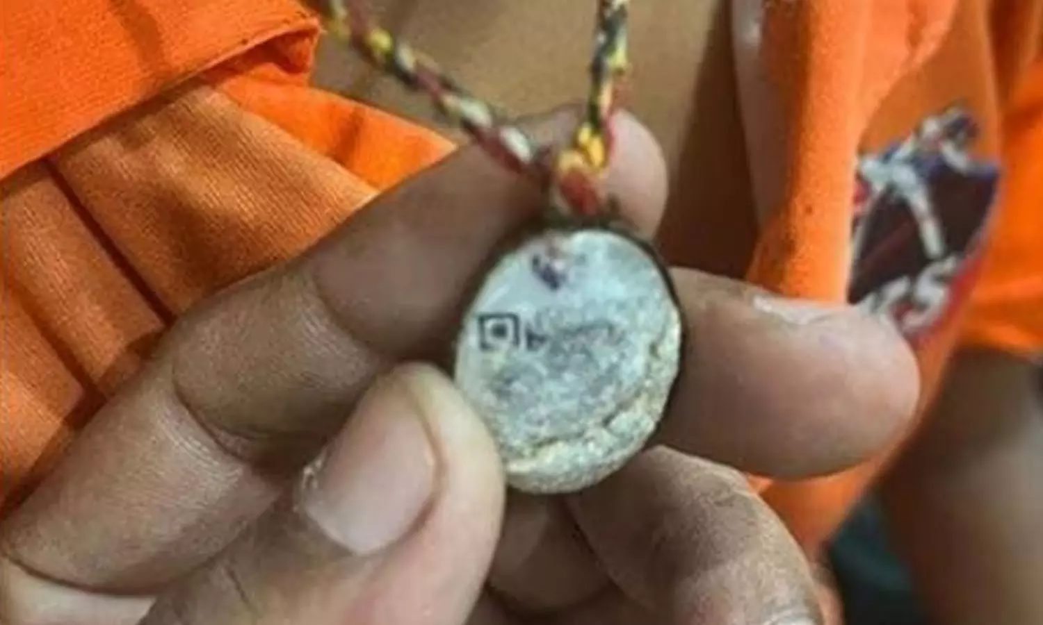 കാണാതായ 12 കാരനെ കണ്ടെത്താന് സഹായിച്ചത് മാല ലോക്കറ്റിലെ ക്യു ആര് കോഡ് കാണാതായ 12 കാരനെ കണ്ടെത്താന് സഹായിച്ചത് മാല ലോക്കറ്റിലെ ക്യു ആര് കോഡ്