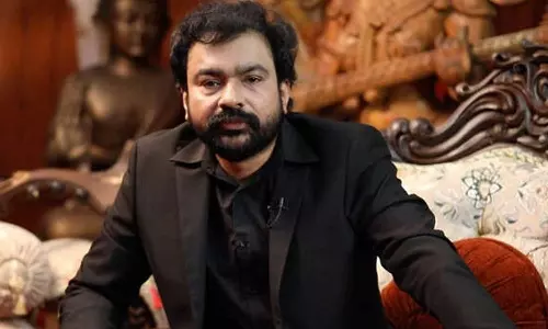 മോൻസണ്‍ മാവുങ്കലിനെതിരായ പോക്സോ കേസ്; ശിക്ഷ മരവിപ്പിക്കണമെന്ന ഹരജി തള്ളി