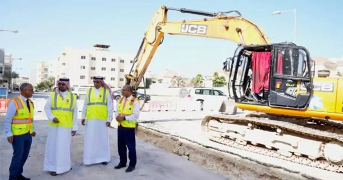 Sheikh Mishaal bin Mohammed Al Khalifa, Under Secretary of the Ministry of Public Works, has announced that the renovation of Block 575 in Janabiya, Bahrain has been completed. Sheikh Mishaal bin Mohammed Al Khalifa, Under Secretary of the Ministry of Public Works, has announced that the renovation of Block 575 in Janabiya, Bahrain has been completed.