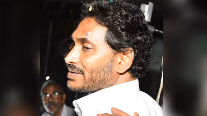 Jagan Mohan Reddy was injured during roadshow Jagan Mohan Reddy was injured during roadshow