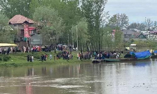 6 Dead, 10 Missing After Boat Overturns In Srinagar