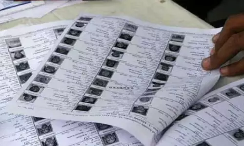 എറണാകുളത്ത് വോട്ടർ പട്ടികയിൽ ഗുരുതര പിഴവ്; മരിച്ചവരും സ്ഥലംമാറിപ്പോയവരും പട്ടികയിൽ