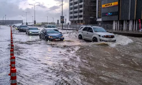 യു.എ.ഇയിൽ കനത്തമഴ; ദുബൈ വിമാനത്താവളത്തിന്റെ പ്രവർത്തനം താൽകാലികമായി നിർത്തിവെച്ചു