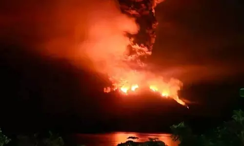 Volcano eruption in Indonesia: 800 people evacuated