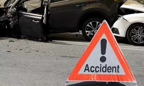 UP govt ,accidents, family photo, family photo in front of the driver,curb accidents,latest malayalam news,ഉത്തര്‍പ്രദേശ്,അപകടം,റോഡപകടം