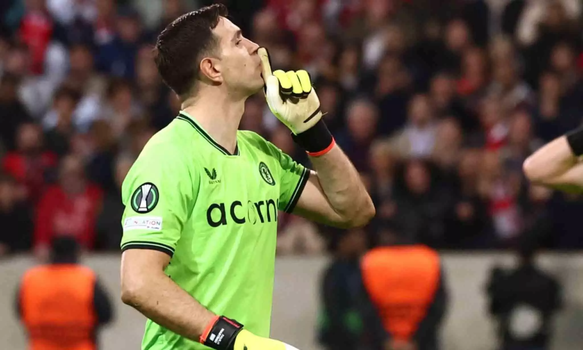 കൂവിയാർത്തവർക്ക് മുന്നിൽ നിന്നും എമി മടങ്ങുന്നത് തലയുയർത്തിപ്പിടിച്ച്...