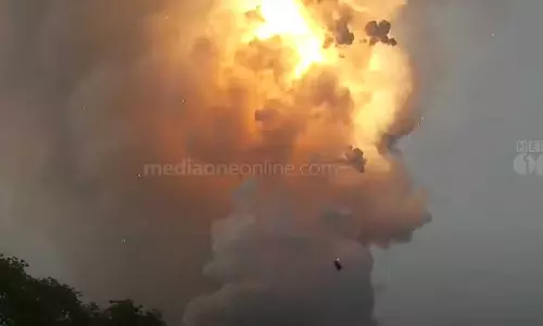 തൃശൂർ പൂരം; പ്രതിസന്ധി മാറി, വെടിക്കെട്ട് തുടങ്ങി തൃശൂർ പൂരം; പ്രതിസന്ധി മാറി, വെടിക്കെട്ട് തുടങ്ങി