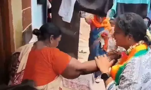 Woman voter pushes BJP Hyderabad lok sabha candidate Madhavi Latha during campaigning after shooting arrow at mosque controversy, Elections 2024, Lok Sabha 2024