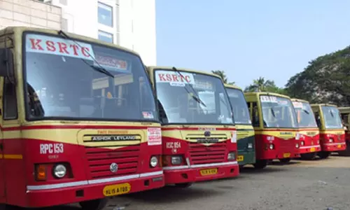 കെ.എസ്.ആർ.ടി.സി കണ്ടക്ടർ രാത്രിയി​ൽ സ്ത്രീയെയും മകളെയും വിജനമായ സ്ഥലത്ത് ഇറക്കിവിട്ടെന്ന് പരാതി