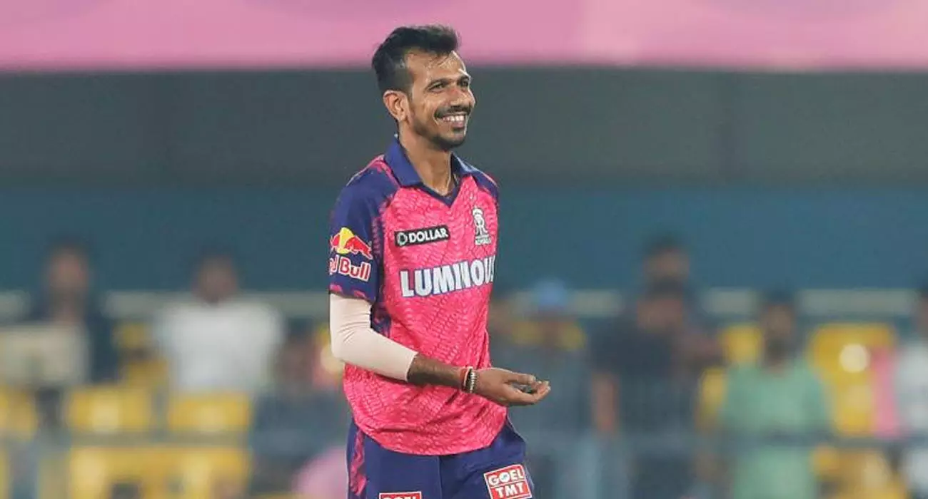 ഐപിഎല്ലിൽ 200 വിക്കറ്റ് നേടുന്ന ആദ്യ താരം; ചരിത്രനേട്ടം സ്വന്തമാക്കി ചഹൽ ഐപിഎല്ലിൽ 200 വിക്കറ്റ് നേടുന്ന ആദ്യ താരം; ചരിത്രനേട്ടം സ്വന്തമാക്കി ചഹൽ