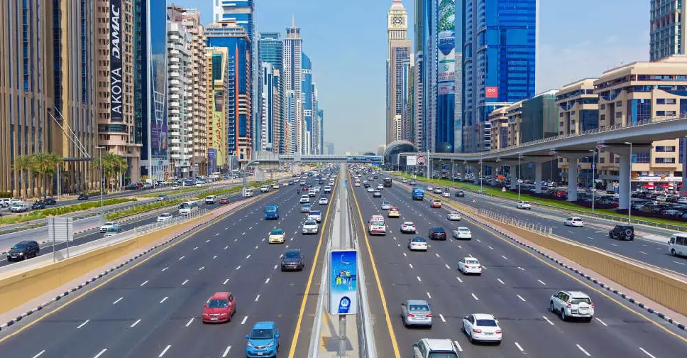 പ്രളയെത്തെ അതിജീവിച്ച് യു.എ.ഇ; ജനജീവിതം സാധാരണനിലയിലേക്ക് പ്രളയെത്തെ അതിജീവിച്ച് യു.എ.ഇ; ജനജീവിതം സാധാരണനിലയിലേക്ക്