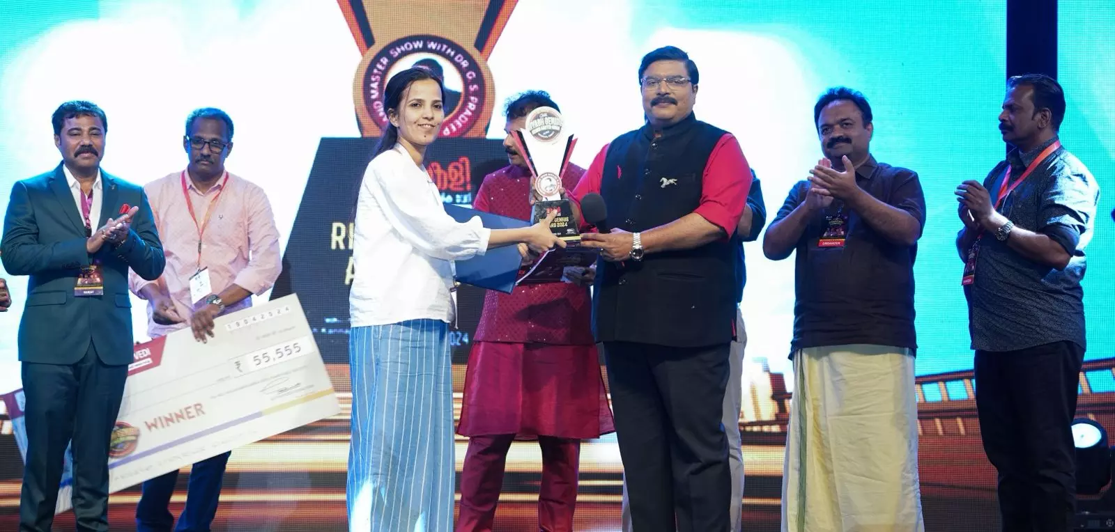 കേളിയുടെ 23-ആം വാർഷികാഘോഷത്തിന്റെ ഭാഗമായി സംഘടിപ്പിച്ച ’റിയാദ് ജീനിയസ് 2024’ൽ ജേതാവായി നിവ്യ സിംനേഷ് കേളിയുടെ 23-ആം വാർഷികാഘോഷത്തിന്റെ ഭാഗമായി സംഘടിപ്പിച്ച ’റിയാദ് ജീനിയസ് 2024’ൽ ജേതാവായി നിവ്യ സിംനേഷ്