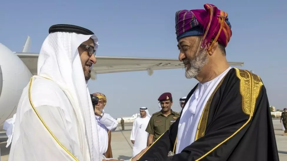 ഒമാൻ ഭരണാധികാരി സുൽത്താൻ ഹൈതം ബിൻ താരിഖിന് അബൂദബിയിൽ ഊഷ്മള വരവേൽപ് ഒമാൻ ഭരണാധികാരി സുൽത്താൻ ഹൈതം ബിൻ താരിഖിന് അബൂദബിയിൽ ഊഷ്മള വരവേൽപ്