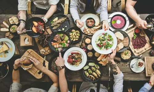 Police Complaint,Restaurant,family leaves without paying bill,ബില്ലടക്കാതെ മുങ്ങി,യു.കെ,