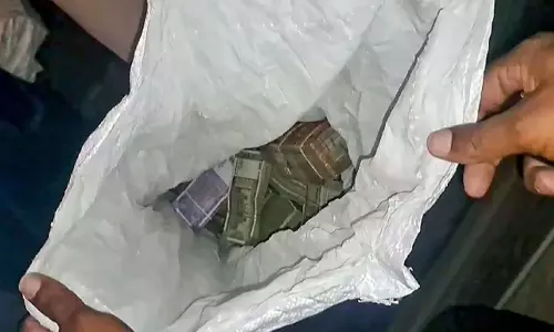 BJP office secretary arrested with Rs 2 crore smuggled without documents,karnataka bjp,latest news,election commission