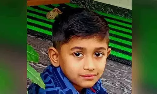 ആലുവയിൽ വൈദ്യുതി പോസ്റ്റും മരവും വീണ് എട്ടുവയസുകാരന് ദാരുണാന്ത്യം