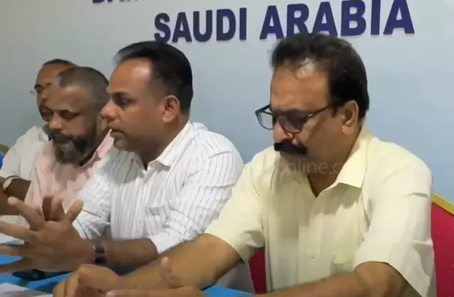 കെ.എം.സി.സിയുടെ മൂന്നാമത്തെ വോട്ടുവിമാനം ഇന്ന് രാത്രി ദമ്മാമില് നിന്നും കോഴിക്കോട്ടേക്ക് പറക്കും കെ.എം.സി.സിയുടെ മൂന്നാമത്തെ വോട്ടുവിമാനം ഇന്ന് രാത്രി ദമ്മാമില് നിന്നും കോഴിക്കോട്ടേക്ക് പറക്കും