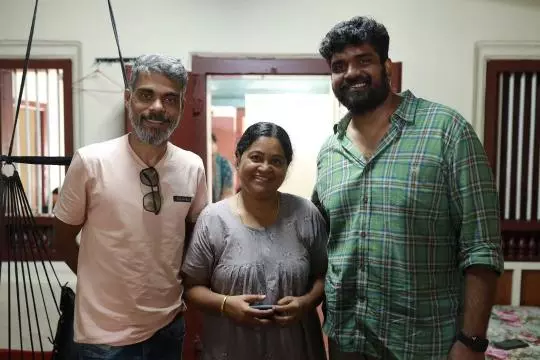 എല്ലാവരെയും ഹാപ്പിയാക്കി നീരജ, ഈ അമ്മ ഒരു ആവേശമാണ്